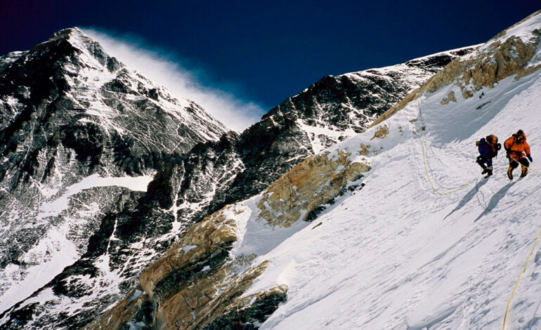 El Everest sigue creciendo: la erosión de un río impulsa su altura