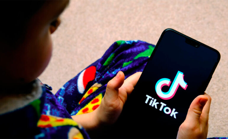 Fiscales de 14 estados de EE. UU. demandan a TikTok por dañar la salud mental infantil