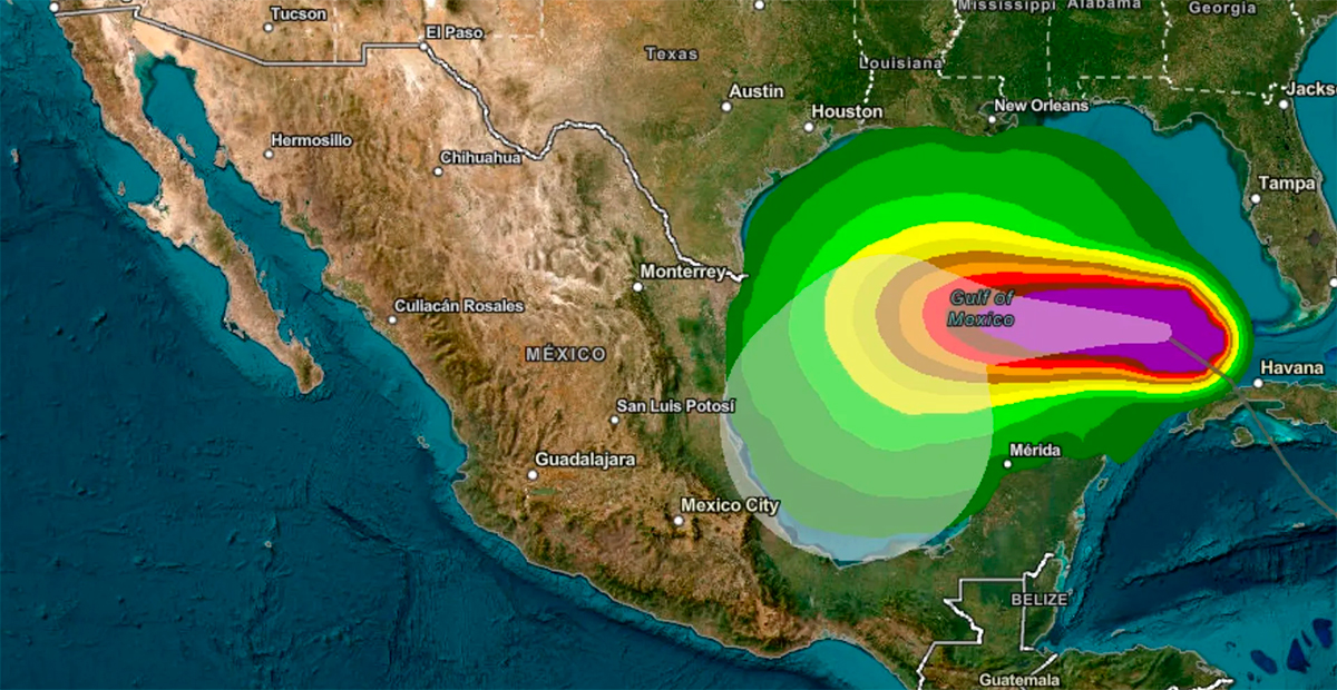 Huracán Rafael se fortalece en el Golfo de México con vientos de hasta 215 km/h y provoca fuertes lluvias en Yucatán