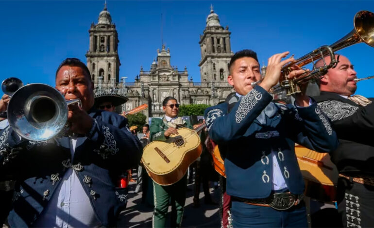 Récord Guinness: Más de mil mariachis tocan al unísono en el Zócalo de la CDMX