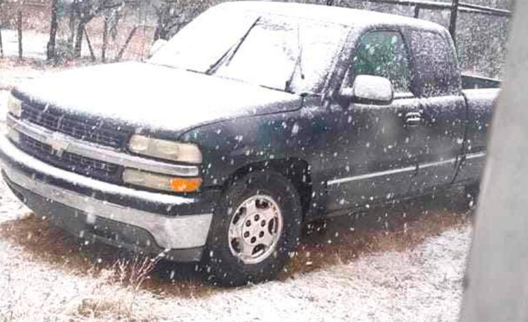 Primera nevada en Chihuahua por frente frío 10 provoca cierre carretero